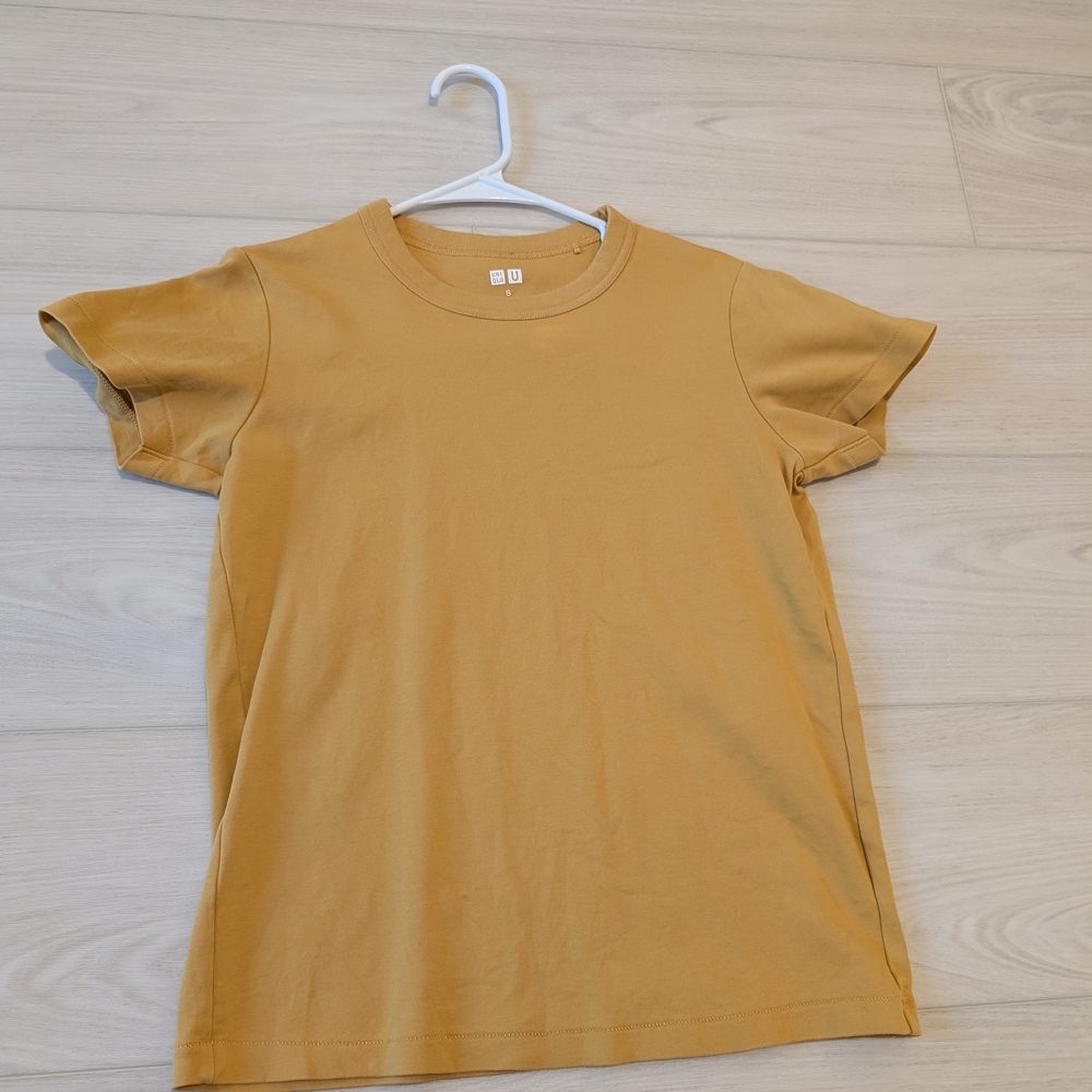 Uniqlo Ochre Short Sleeve Tee